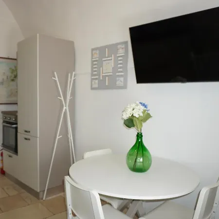 לינה וארוחת בוקר Mari בארי